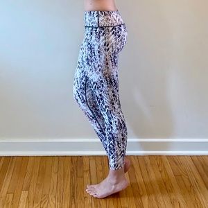 APANA Soy Ink Watercolor Snake Print Leggings SZ S